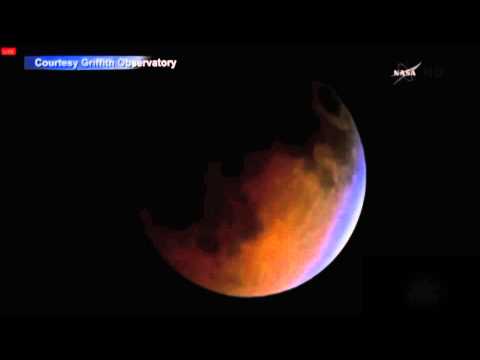 Moon Turns Blood Red - Lunar Eclipse Time-Lapse Video