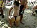 Gostosa Rebolando na praia
