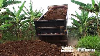 Terraplanagem, piçarramento e melhorias em estradas.