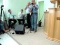 Ir. Eduardo Martins louvando ao Senhor no tabernáculo de Jundiaí
