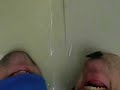 deux mentons qui jase , ri et  qui se trouve dr�le .