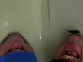 deux mentons qui jase , ri et  qui se trouve dr�le .