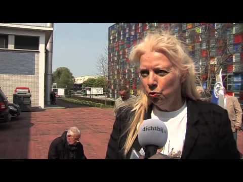 Fortuyn - Op de plek waar Pim Fortuyn dertien jaar geleden werd vermoord door Volkert van der G. is maandagmiddag een bescheiden herdenking geweest. Een tiental mensen...