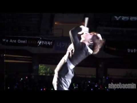 l2O8l8 'Internet War' in the rain -Taemin focus fancam @ $MT0WN$eoul