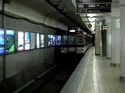 近鉄１０００系と発車案内