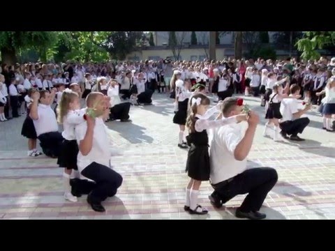 Трогательный танец первоклашек