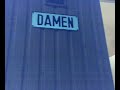 - Erwischt auf der Damentoilette -
