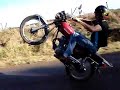 Kirmay tentando empinar uma 125 em Franca-sp Kirmay tentando empinar uma 125 em Franca-sp
