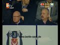 Maçlarda açtıkları sosyal içerikli pankartlarla dikkatleri çeken Beşiktaş'ın 'Çarşı' taraftar grubu, milli maçta da Almanya'da son günlerde Türkler'in yaşadığı yerlerde çıkan yangınlarla ilgili bir pankart açtı. Eski açık tribüne asılan 