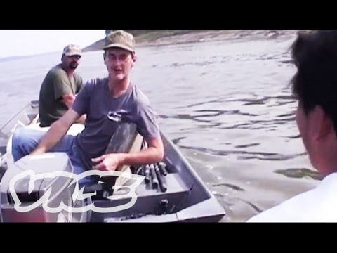 how to hitchhike across america vice