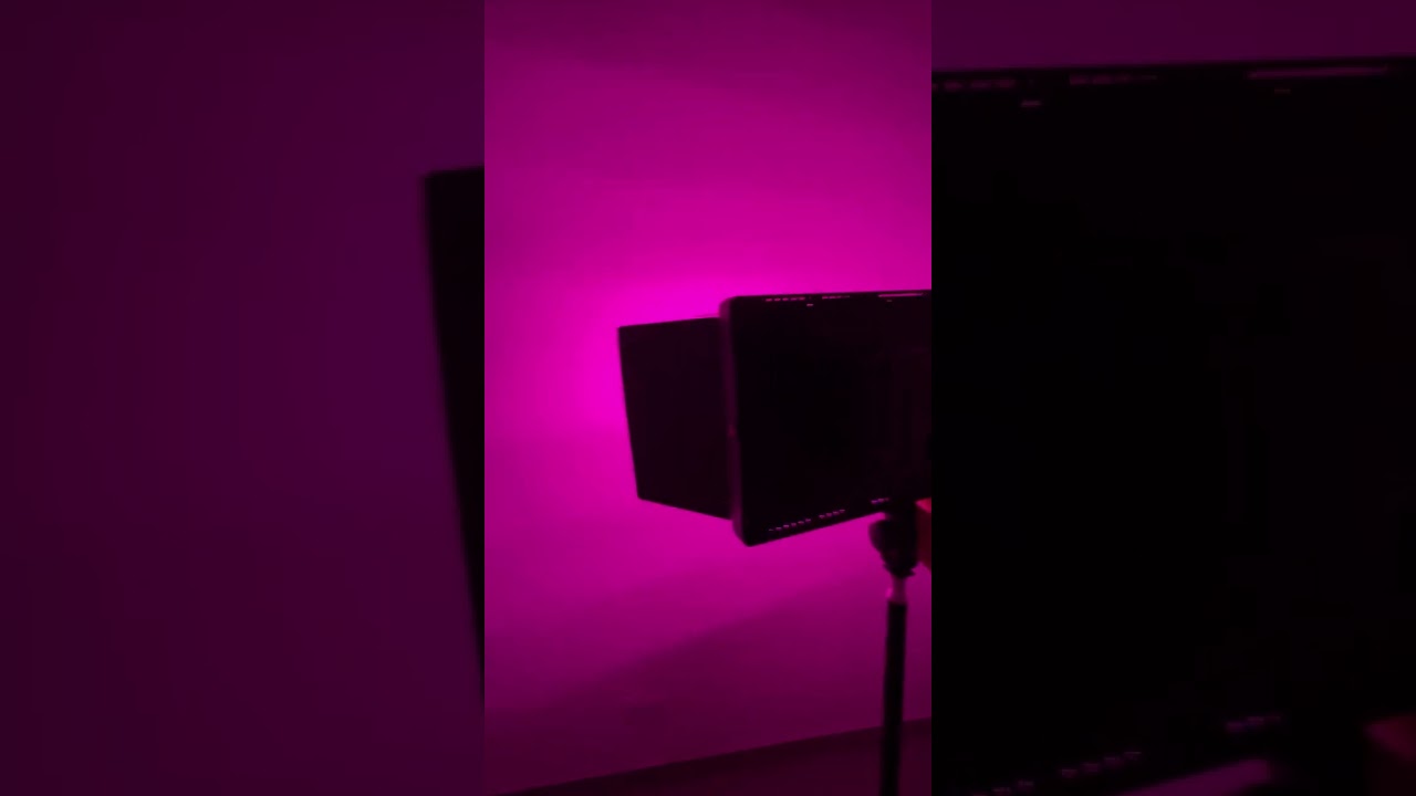 Профессиональный постоянный видеосвет LUX100 VL-3 RGB с направлением освещения 29х17 см + штатив 2.1м Профессиональный постоянный видеосвет LUX100 VL-3 RGB с направлением освещения 29х17 см + штатив 2.1м