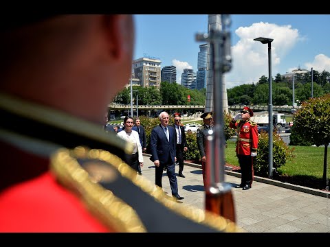 Հայաստանի Հանրապետության նախագահ Վահագն Խաչատուրյանն այցելել է Թբիլիսիի Հերոսների հրապարակ