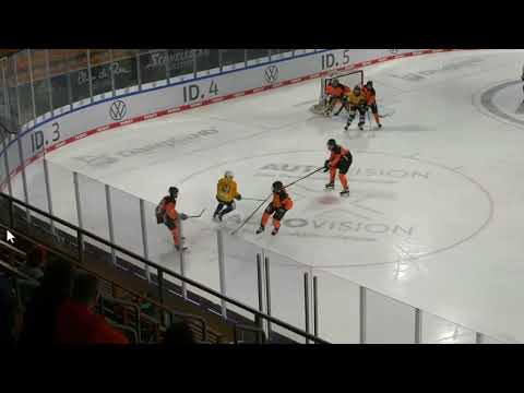 Isolation in the corner – turned into a solo attack