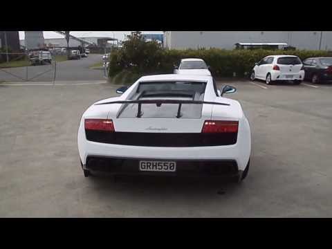 3M White Carbon Fibre – Lamborghini. Wrapped by Transvisual Graphics.