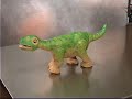 Некоторые называют Pleo игрушкой. Другие называют его роботом. Плео имитирует внешний вид и поведение малыша динозавра вида Camarasaurus, которому всего неделя от роду.