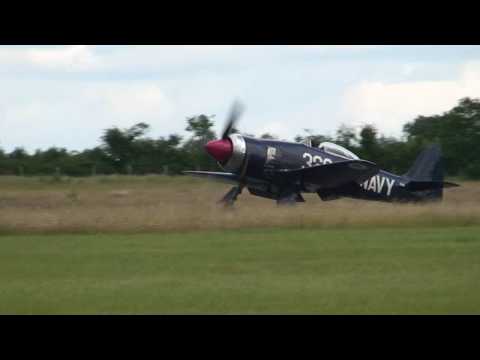 warbirds - Superbe présentation du Sea Fury de Frédéric Akary à Montluçon Gueret. Un conseil s'il passe en démo pas loin de chez vous,allez le voir rien que le bruit de...