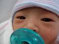 Isabelle's first pacifier (悦悦人间第二天) 6/5/2008