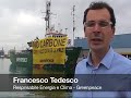 SORU FA IL CATTIVO. E GREENPEACE GLI PORTA IL CARBONE!