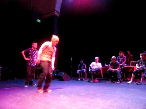 Finals : Aom Vs. Flying Sneakers