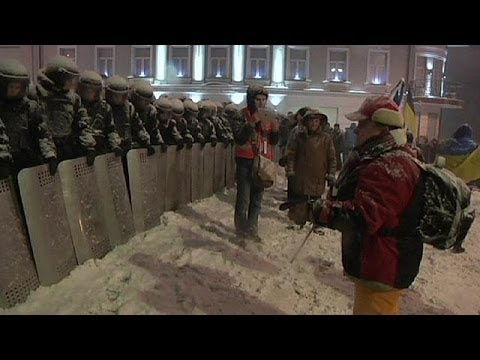 Ucrânia - A Praça Maydan, em Kiev, continua repleta de manifestantes que se preparam para mais uma noite de... euronews, a rede de notícias internacionais de maior aud...