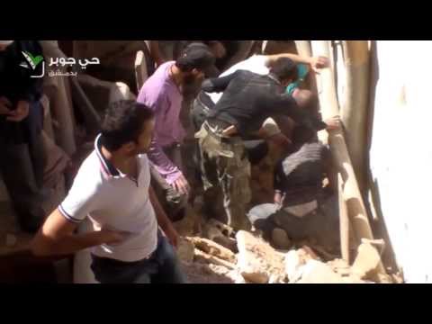 استخراج شابة من تحت الأنقاض بعد غارات الطيران الحربي على حي جوبر 15-6-2013