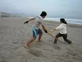 Pablo y Barbara - Pelea en la playa con SPARTA!! y A JUGAR!! Pablo y Barbara - Pelea en la playa con SPARTA!! y A JUGAR!!