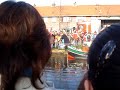 burgemeester redt kind uit water