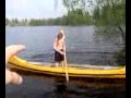 Idioter välter kanot