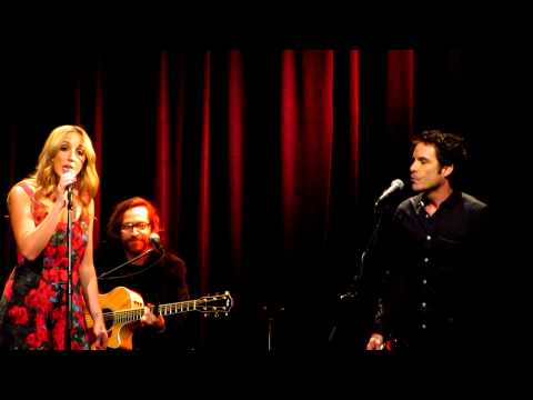 bruises - Ashley Monroe and Pat Monahan (from Train) appeared at the Country Music Hall of Fame's