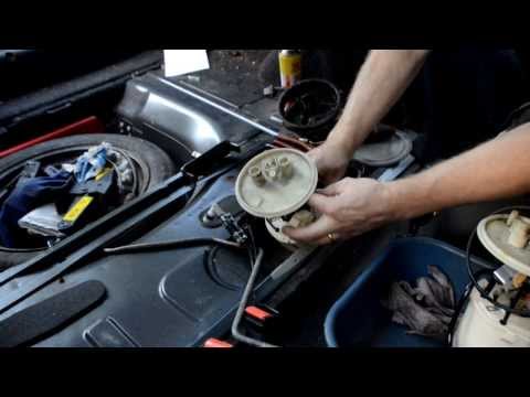 Replacing the fuel pump, Saab 9000 CD 1991