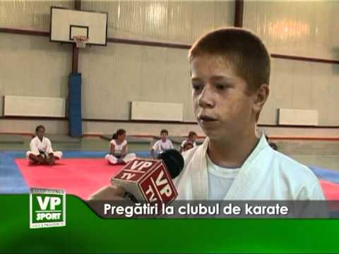 Pregătiri la clubul de karate