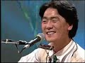 김광석의 명성을 이해 할 수 있었다. 난 이영상을 보고 김광석을 좋아하게 되는 동시에 자살했을 당시의 신문 기사를 찾아보기까지 하였다. 자살하기까지 스스로의 싸움이 드러나는 말을 던진 영상. 남들에게는 일어나라는 희망의 메세지를 전하며 본인은 죽음의 길을 선택한 안타까운 인생. 너무 젊은 나이에 많은것을 성취한 천재처럼 단명할수 밖에 없었던 것일까. 아쉽다.