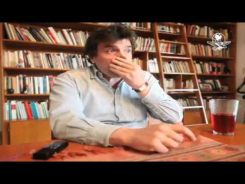Enrique Serna retrata el elitismo y la hipocresía de los intelectuales - video principal