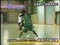 サッカーで「産卵」する男!?衝撃足技