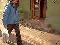 Corniza cayó sobre transeúnte