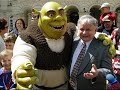 Zielone Żabki-Polityka