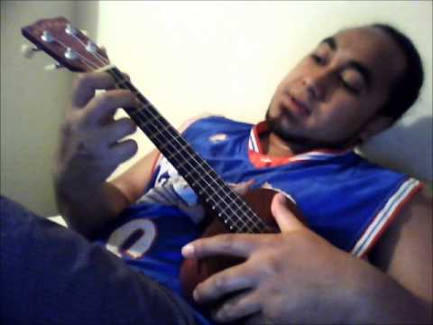 how to turn ukulele
