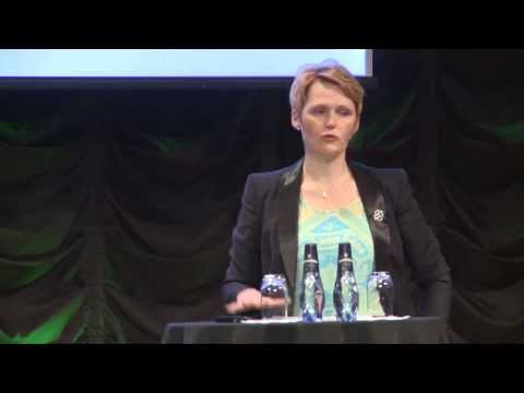 sverige - IT- och Energiminster Anna-Karin Hatt (C) var först ut att tala på Svensk Energis årsstämma den 23 maj 2013 under rubriken: