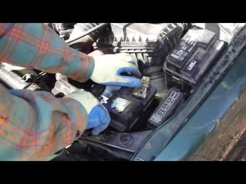 How to change battery in Toyota Corolla. Years 2000-2011