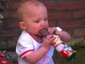 Pasen 2007, Kyra raapt de eerste keer eieren met pasen.