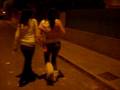 videos de la amanda & la laura baiilando een la callee