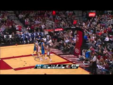 LaMarcus Aldridge steals and dunks against Mavericks