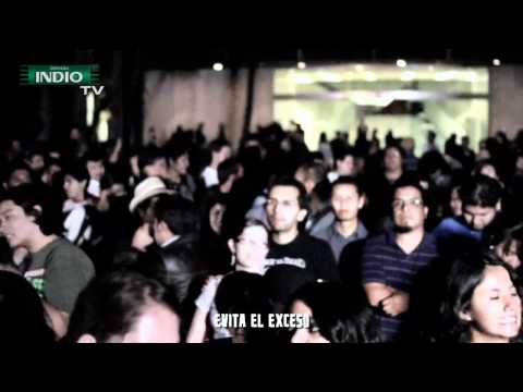 Dr. Alderete dibuja en vivo junto a Gallo Negro.