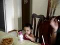 videos de GOTINHA ALMOÇANDO COM TIA THACI!