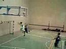 Endika entra a canasta con falta del número 9 de Virtus Gasteiz