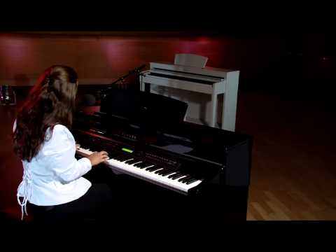 Susan Albers plays Yamaha Clavinova CLP-400 series (CLP-430, CLP-480)