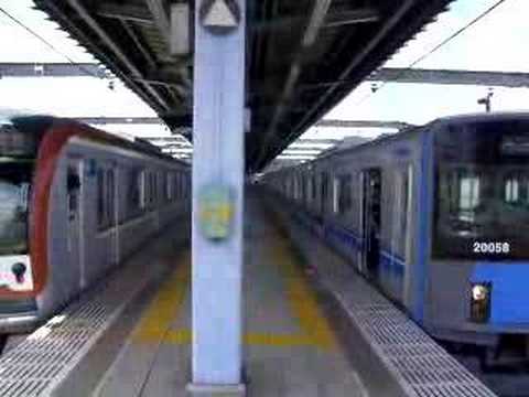 西武20000系＆東京メトロ10000系の新型車両が並ぶ