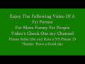 videos de Fat guy gets hit in the Nuts