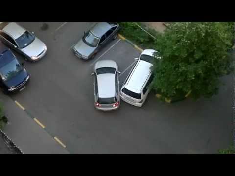 jak parkují blondýnky