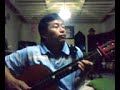 Lagu ciptaan Ebiet G Ade Kupu2 Kertas dengan guitar solo. Walau banyak salah tp ketahuan ini asli dimainin sendiri. Jadi bukan playback mainan orang.